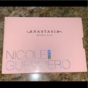 ABH x Nicole Guerriero Highlighter Palette